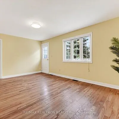 454,&nbsp;Donlands, East York, Toronto