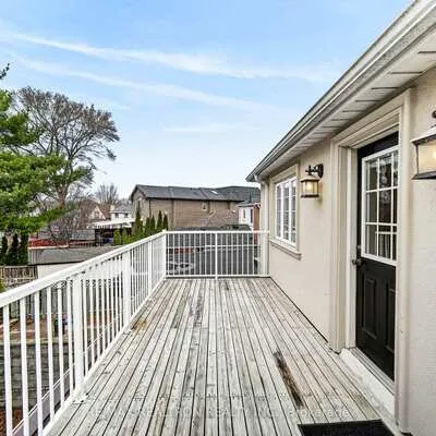 454,&nbsp;Donlands, East York, Toronto