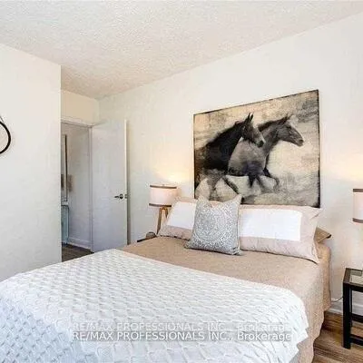 284,&nbsp;Gledhill, Woodbine-Lumsden, Toronto
