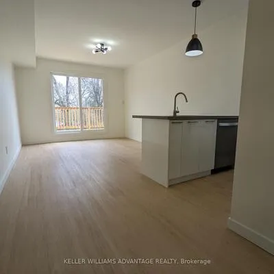 113,&nbsp;Woodbine, The Beaches, Toronto