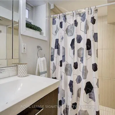 216,&nbsp;Milverton, Danforth, Toronto