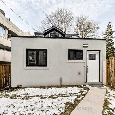 208,&nbsp;Woodbine, The Beaches, Toronto