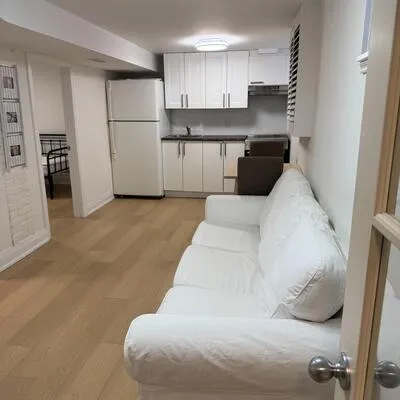 244,&nbsp;King Edward, Woodbine-Lumsden, Toronto