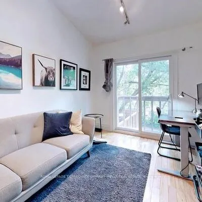 81,&nbsp;Tiverton, South Riverdale, Toronto