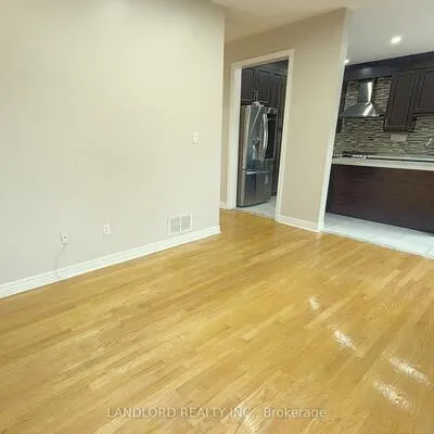 12,&nbsp;Cricket, Rouge E11, Toronto