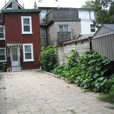 1320,&nbsp;Dundas, South Riverdale, Toronto