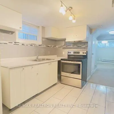 124,&nbsp;Thicketwood, Eglinton East, Toronto