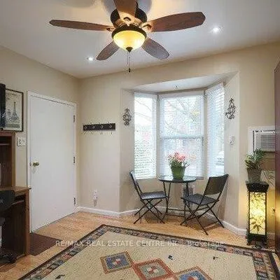 1,&nbsp;Hiawatha, Greenwood-Coxwell, Toronto