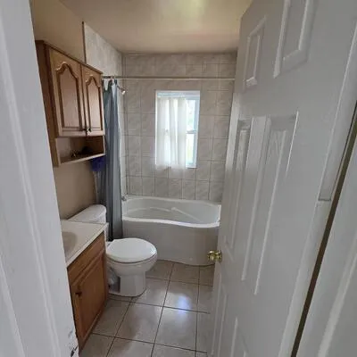 88,&nbsp;Southampton, Eglinton East, Toronto