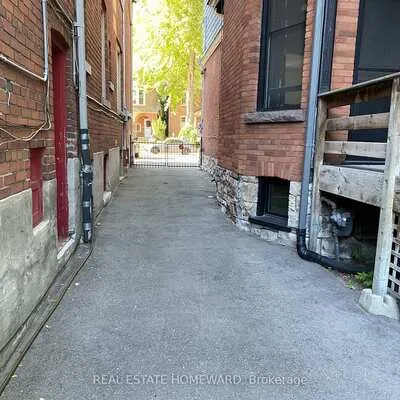 15,&nbsp;Simpson, North Riverdale, Toronto