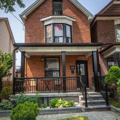700,&nbsp;Brock, Dovercourt-Wallace Emerson-Junction, Toronto