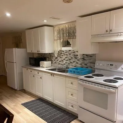 18,&nbsp;King George, Weston, Toronto