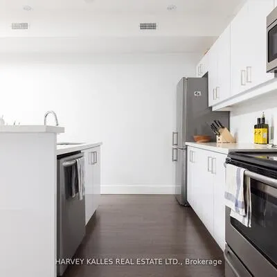 2076, Dundas, Roncesvalles, Toronto