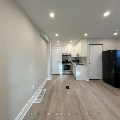151,&nbsp;Dynevor, Caledonia-Fairbank, Toronto
