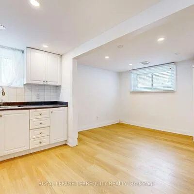 361,&nbsp;Dalesford, Stonegate-Queensway, Toronto