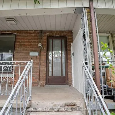 289,&nbsp;Blackthorn, Weston-Pellam Park, Toronto