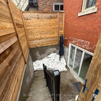46,&nbsp;Bartonville, Mount Dennis, Toronto