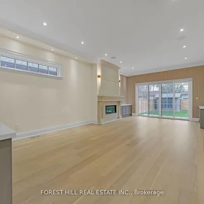 132,&nbsp;Lothian, Stonegate-Queensway, Toronto