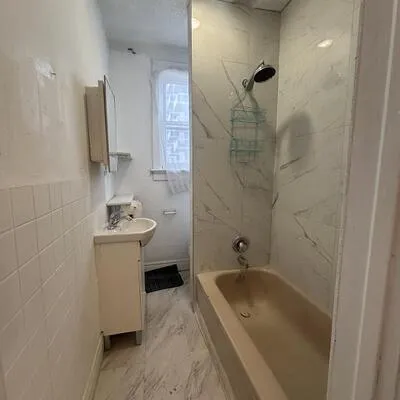 28,&nbsp;Springhurst, South Parkdale, Toronto