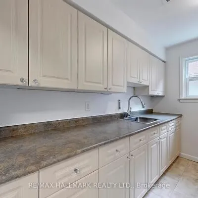 3572,&nbsp;Dufferin, Downsview-Roding-CFB, Toronto