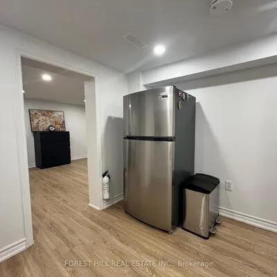 960,&nbsp;Briar Hill, Briar Hill-Belgravia, Toronto