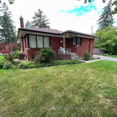 72,&nbsp;Lloyd Manor, Princess-Rosethorn, Toronto