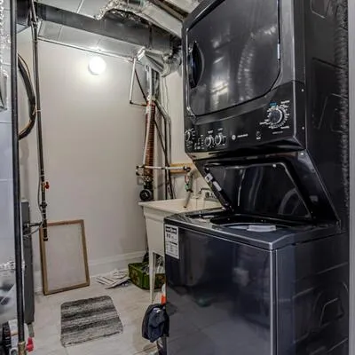 79A,&nbsp;Laburnham, Long Branch, Toronto