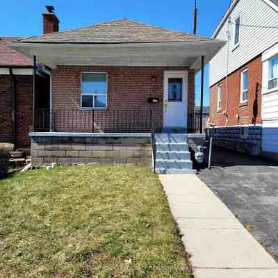 128,&nbsp;Dynevor, Caledonia-Fairbank, Toronto