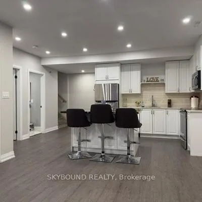 48,&nbsp;Enfield, Alderwood, Toronto