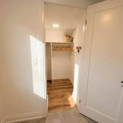 19,&nbsp;Arrowsmith, Brookhaven-Amesbury, Toronto
