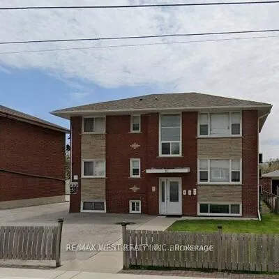 15,&nbsp;Manitoba, Mimico, Toronto