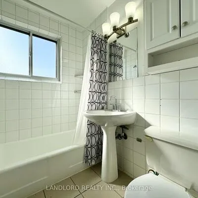 2696,&nbsp;Lake Shore, Mimico, Toronto
