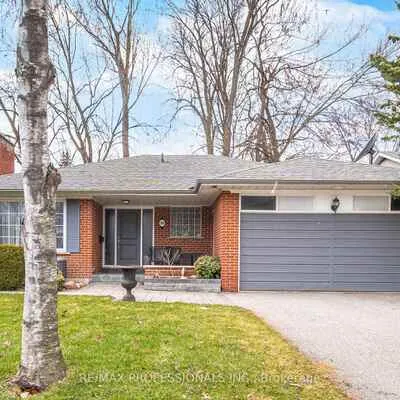 10,&nbsp;Boxwood, Markland Wood, Toronto