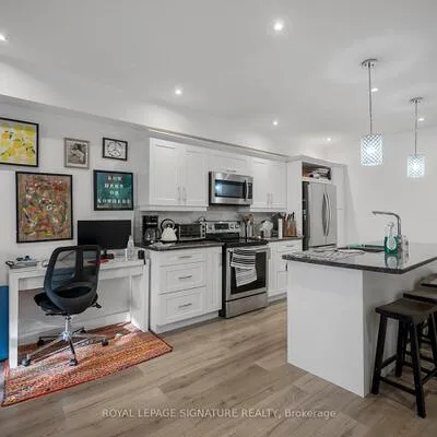 2243,&nbsp;Dundas, Roncesvalles, Toronto