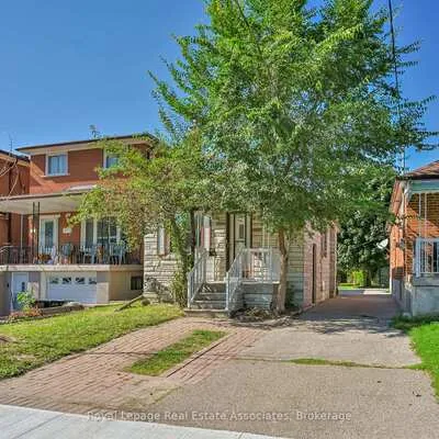 20,&nbsp;East, Rockcliffe-Smythe, Toronto