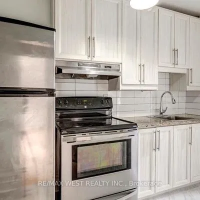 299,&nbsp;Pacific, Junction Area, Toronto