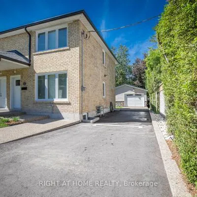 32,&nbsp;Varsity, Lambton Baby Point, Toronto
