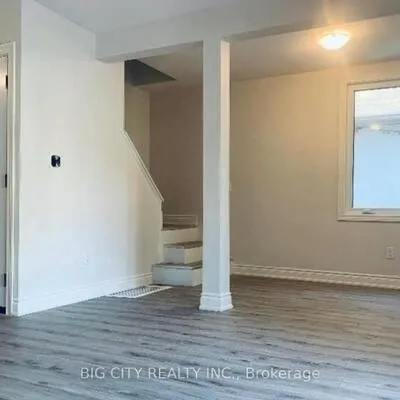 75,&nbsp;Eileen, Rockcliffe-Smythe, Toronto