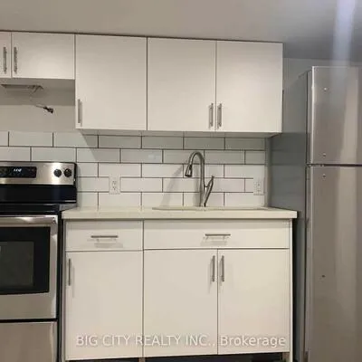 75,&nbsp;Eileen, Rockcliffe-Smythe, Toronto
