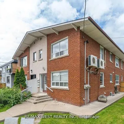 34,&nbsp;Penhurst, Stonegate-Queensway, Toronto