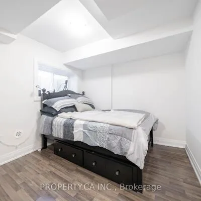 1776A,&nbsp;Lawrence, Rustic, Toronto