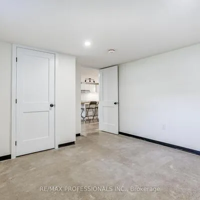 9,&nbsp;Cashman, Rockcliffe-Smythe, Toronto