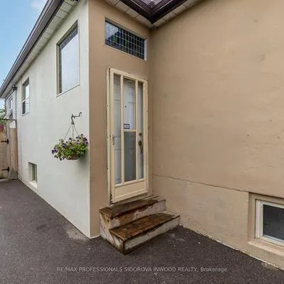 1,&nbsp;Dixon, Humber Heights, Toronto