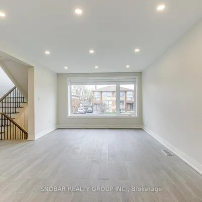83,&nbsp;Clairton, Rockcliffe-Smythe, Toronto