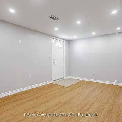 31,&nbsp;Clair, Glenfield-Jane Heights, Toronto