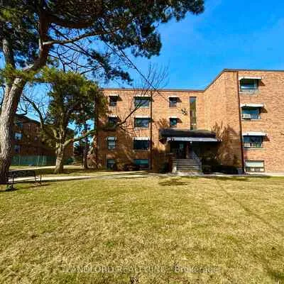 2696,&nbsp;Lake Shore, Mimico, Toronto