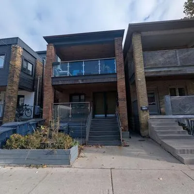 2132,&nbsp;Dundas, Roncesvalles, Toronto