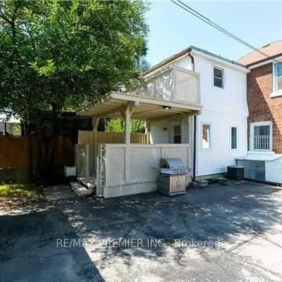34,&nbsp;Brownville, Mount Dennis, Toronto