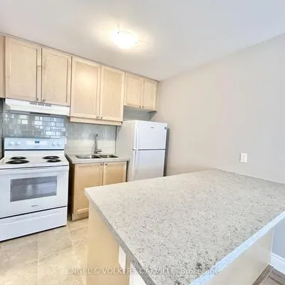 100,&nbsp;Twenty Fifth, Long Branch, Toronto