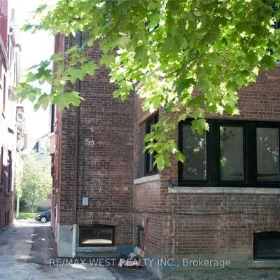 152,&nbsp;Dowling, South Parkdale, Toronto